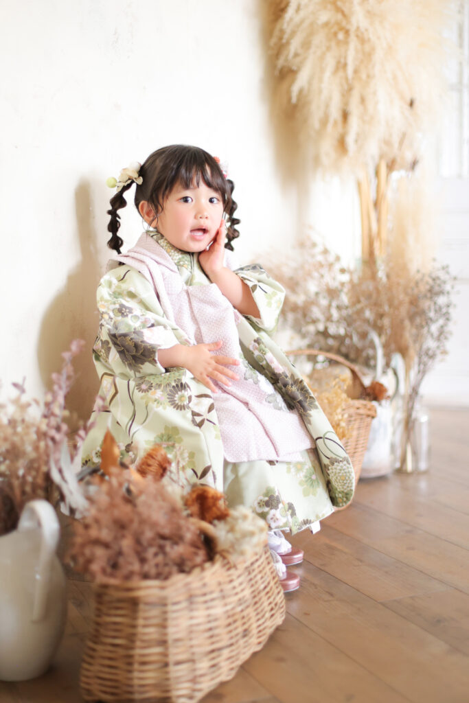 ドライフラワーのセットで撮影した七五三の女の子